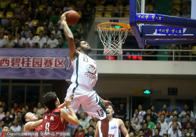 杰森·塔图姆受伤，凯尔特人球迷对国王队的萨博尼斯表示不满