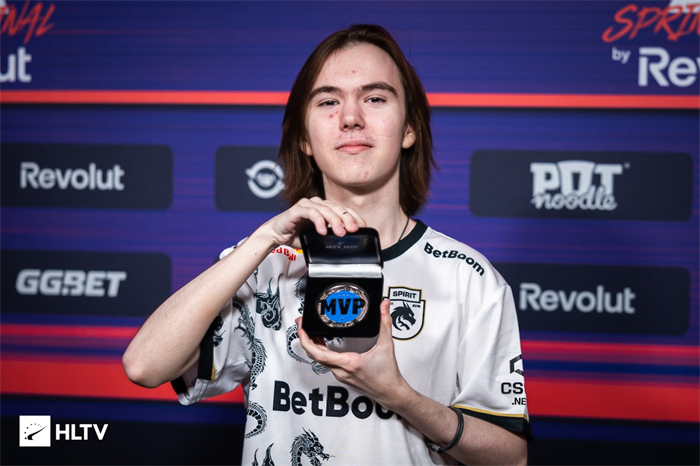 卡斯特罗普：踢拜仁染红是我铲球出现了失误；我最擅长8号位